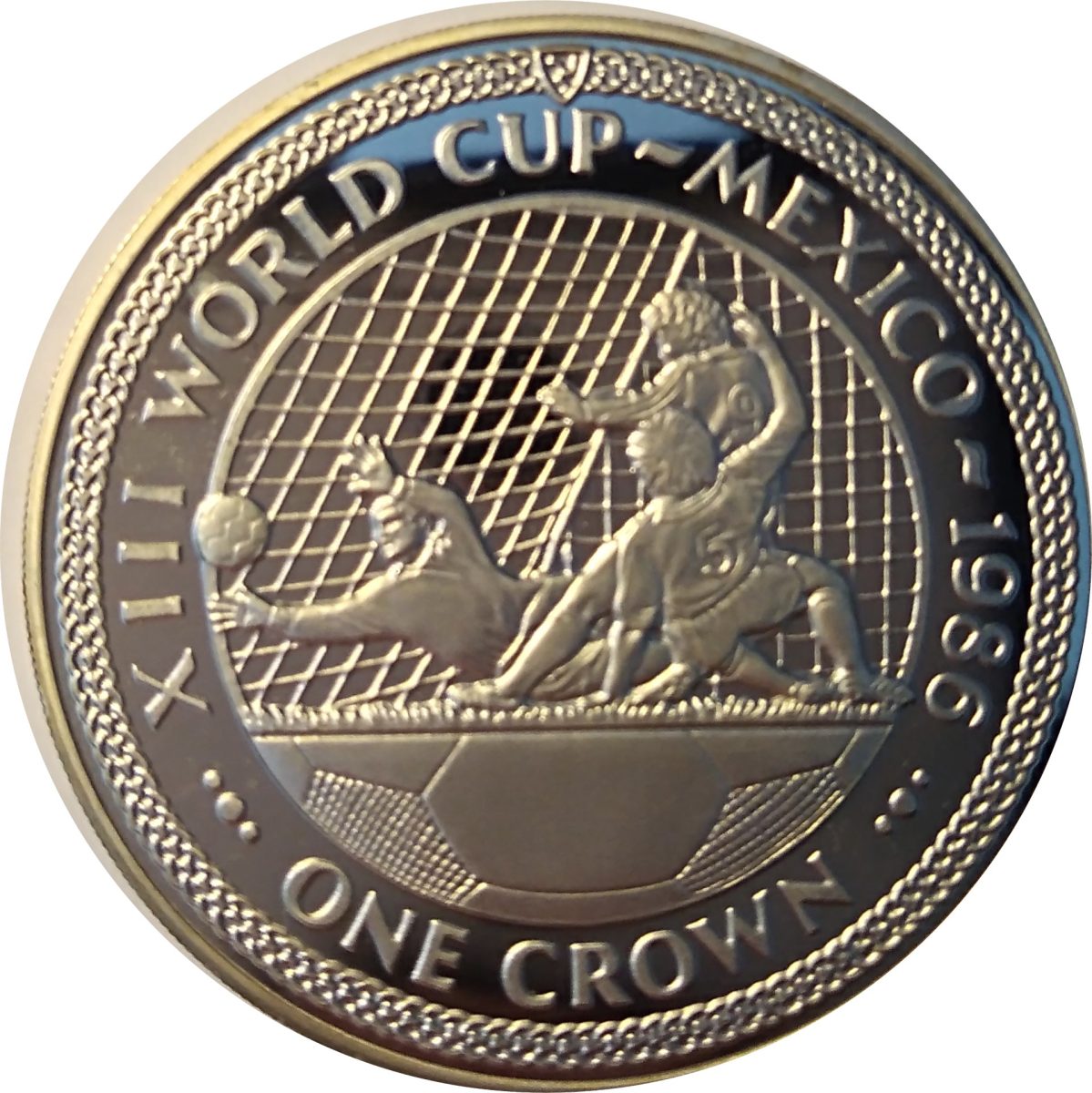 Isle of Man 1 Crown - Elizabeth II World Cup Mexico - Scoring from Close Range; Silver Plated Proof reverse