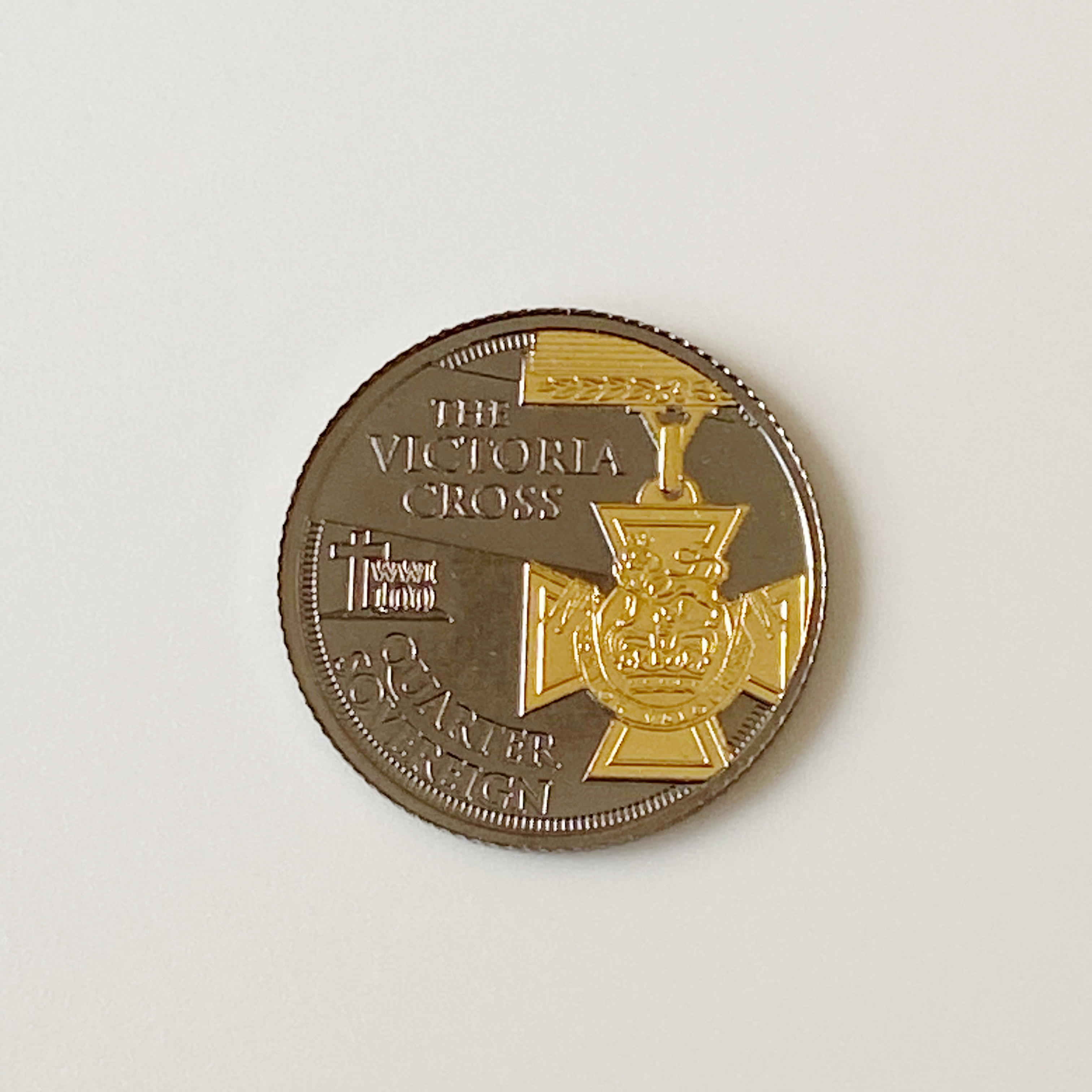 Tristan da Cunha ¼ Sovereign - Elizabeth II Victoria Cross obverse