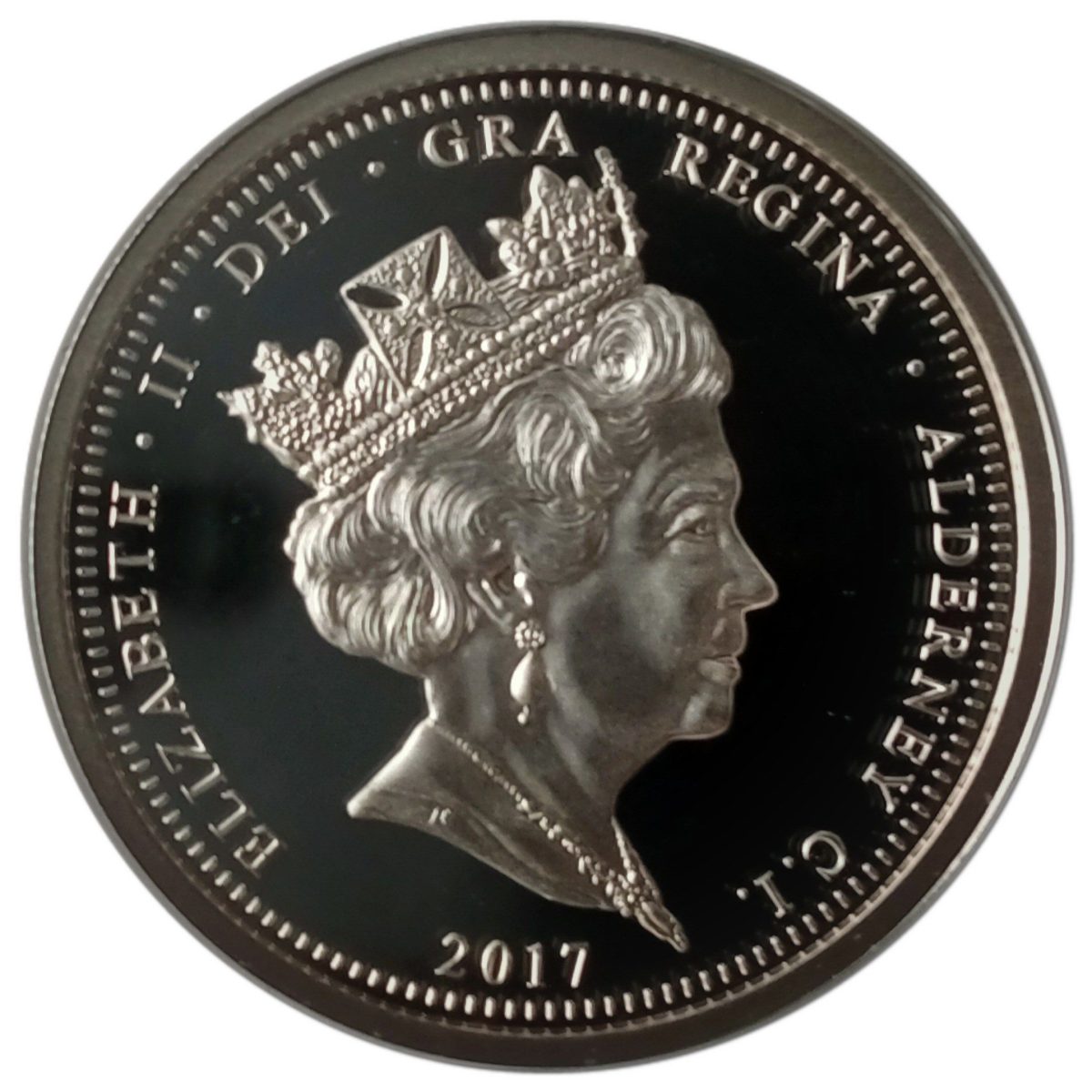 Alderney 5 Pounds - Elizabeth II Platinum Wedding obverse