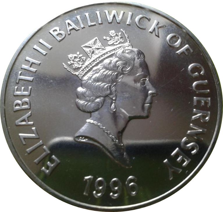 Guernsey 5 Pounds - Elizabeth II European Football obverse