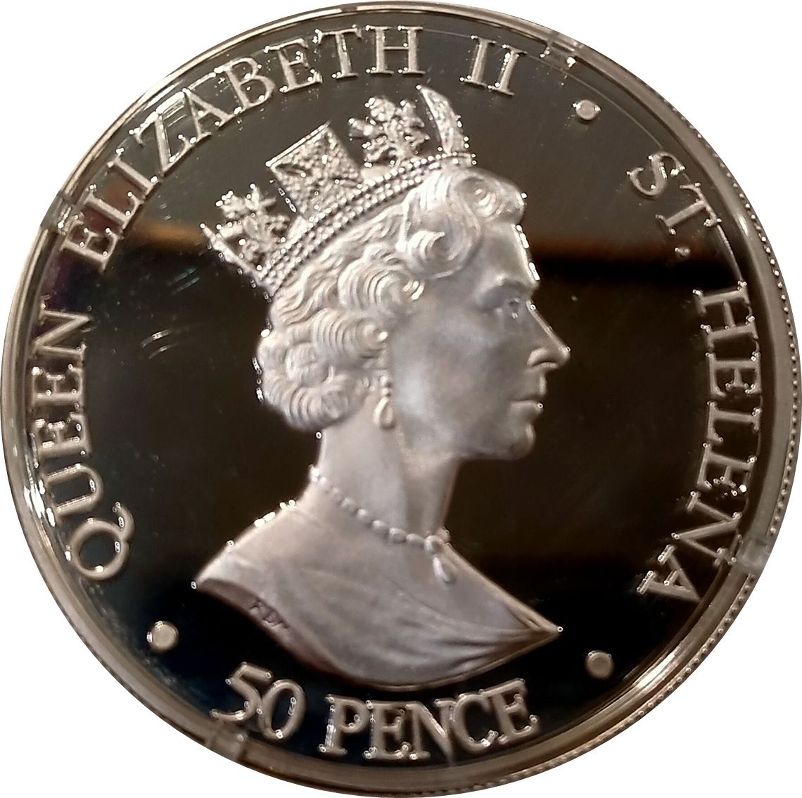 Saint Helena 50 Pence - Elizabeth II WWII obverse