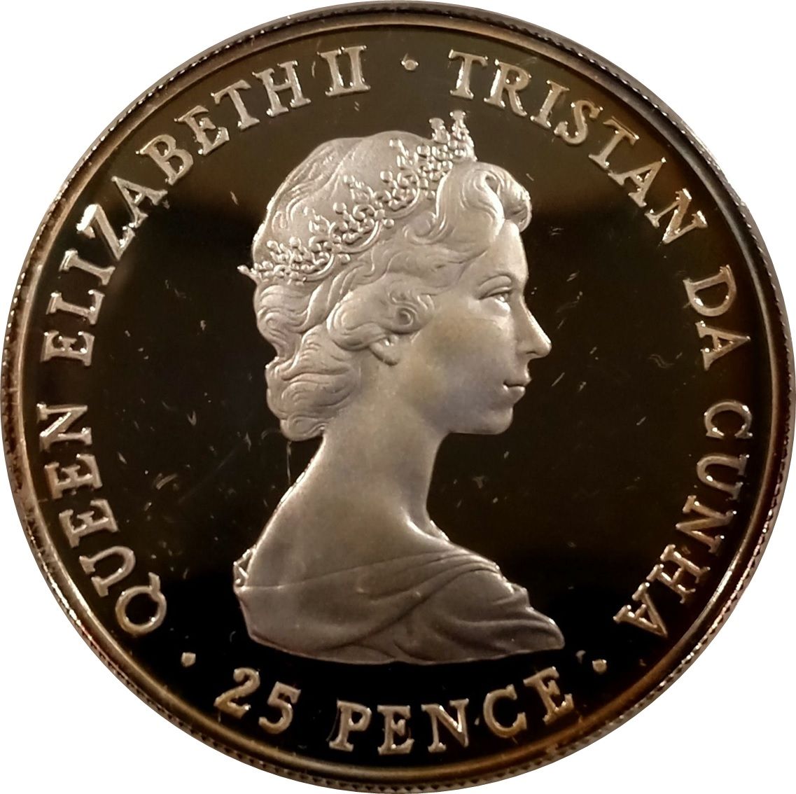 Tristan da Cunha 25 Pence - Elizabeth II Year of the Scout obverse