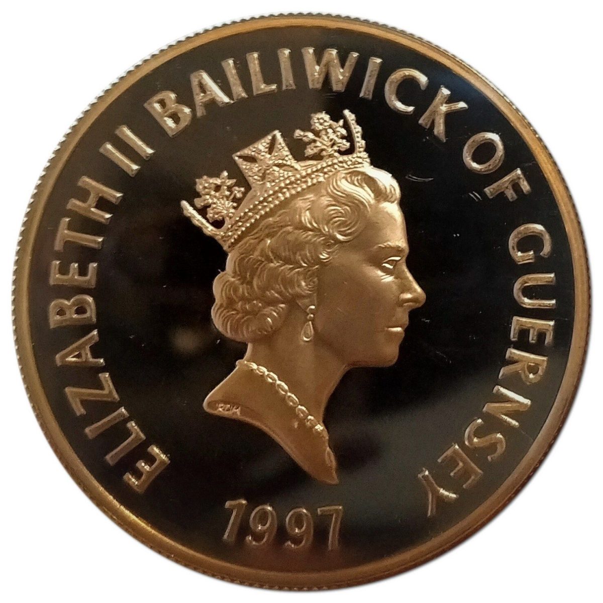 Guernsey 5 Pounds - Elizabeth II Caernarfon Castle obverse