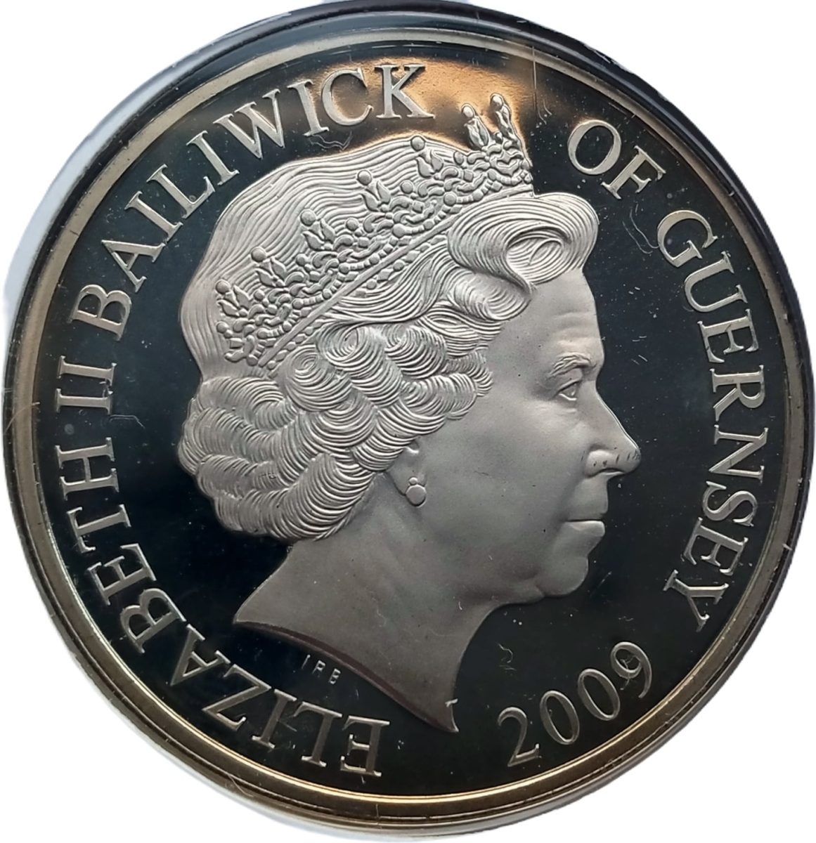 Guernsey 5 Pounds - Elizabeth II HMS Victory obverse