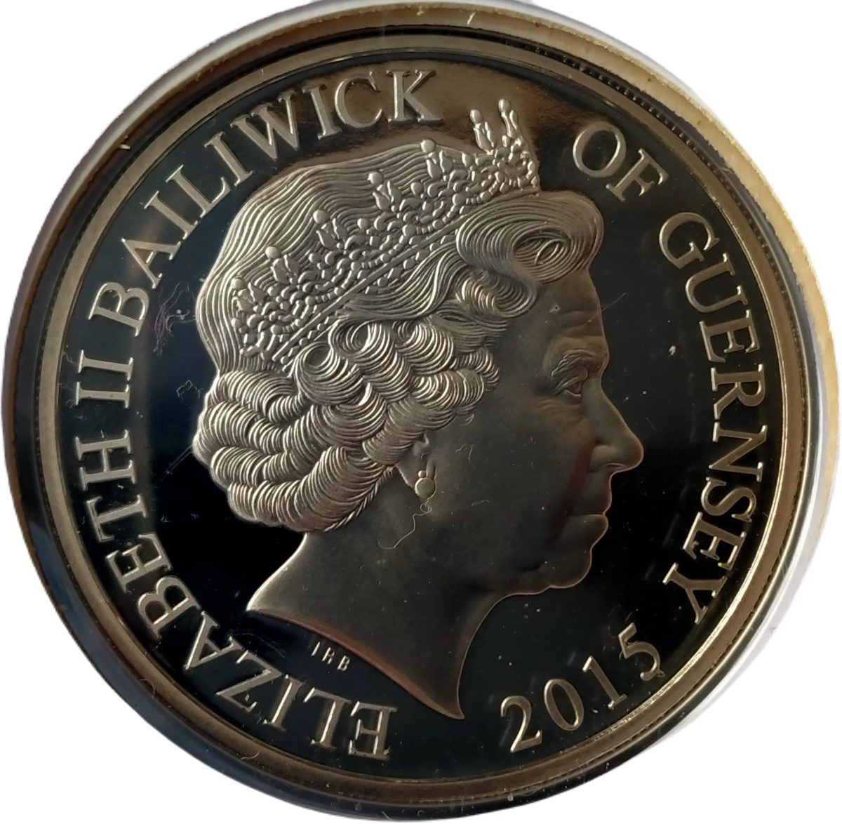 Guernsey 5 pounds - Elizabeth II Winston Churchill in helmet obverse