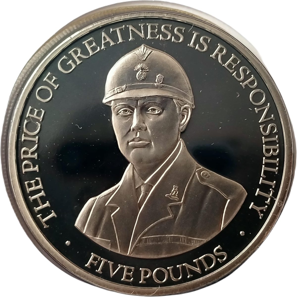 Guernsey 5 pounds - Elizabeth II Winston Churchill in helmet reverse