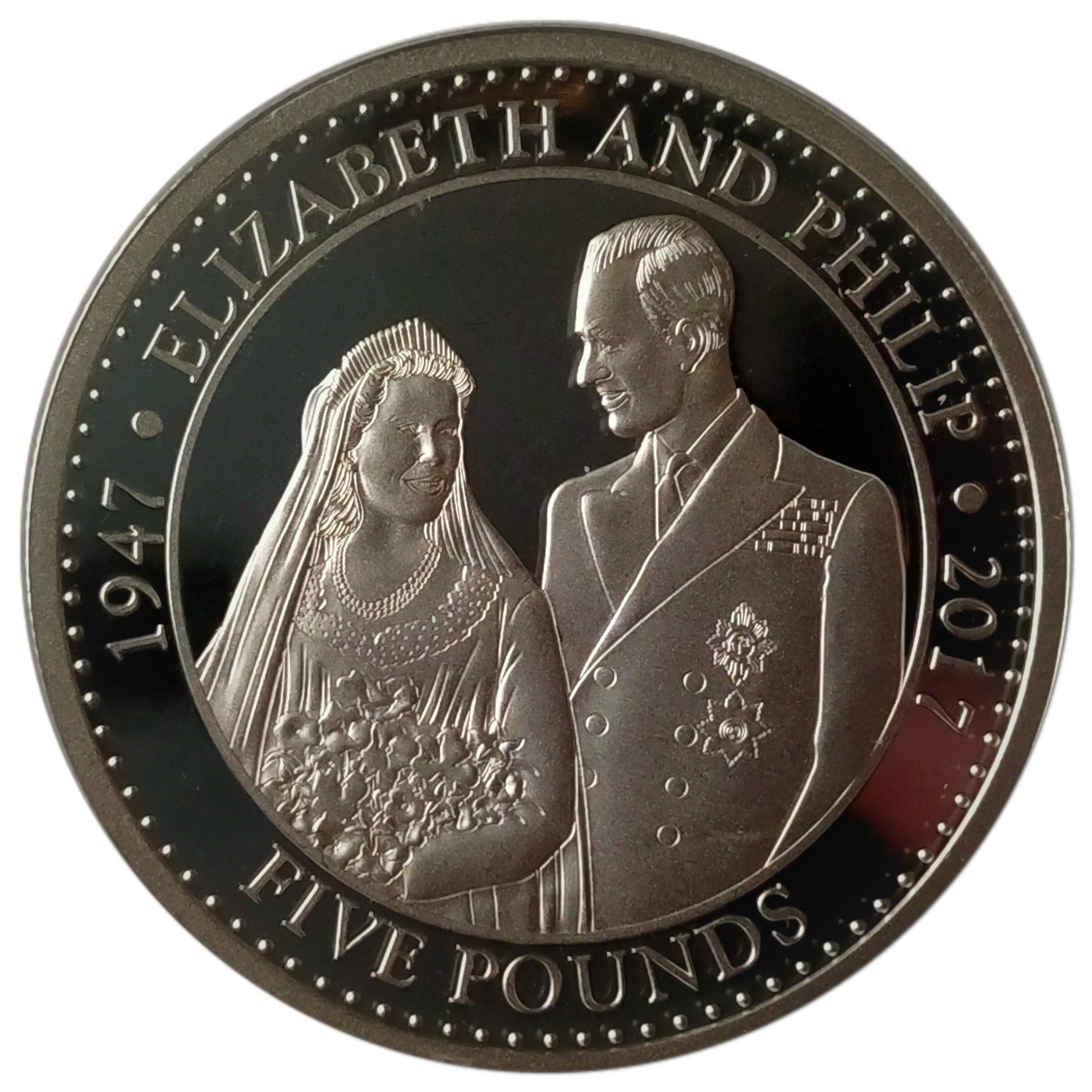 Tristan da Cunha 5 Pounds - Elizabeth II Platinum Wedding - Portraits reverse