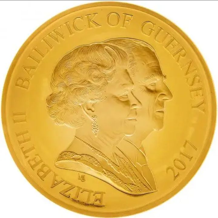 Guernsey 10 Pounds - Elizabeth II Platinum Wedding; Gold Proof obverse