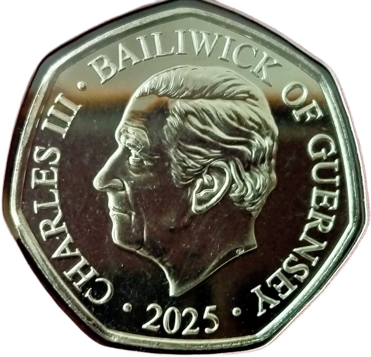 Guernsey 50 Pence - Charles III A Robin on a Fence obverse