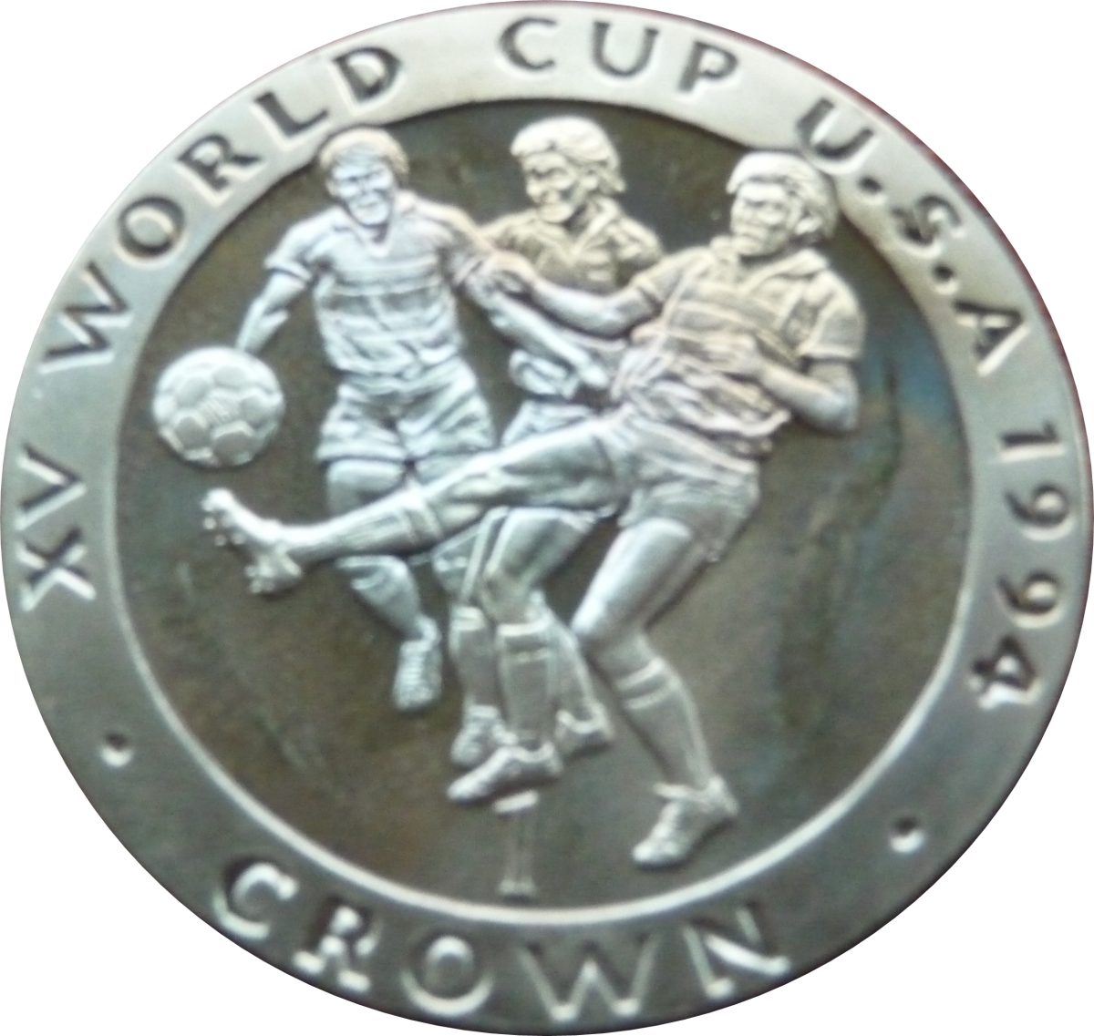 Isle of Man 1 Crown - Elizabeth II Three players, one kicking reverse