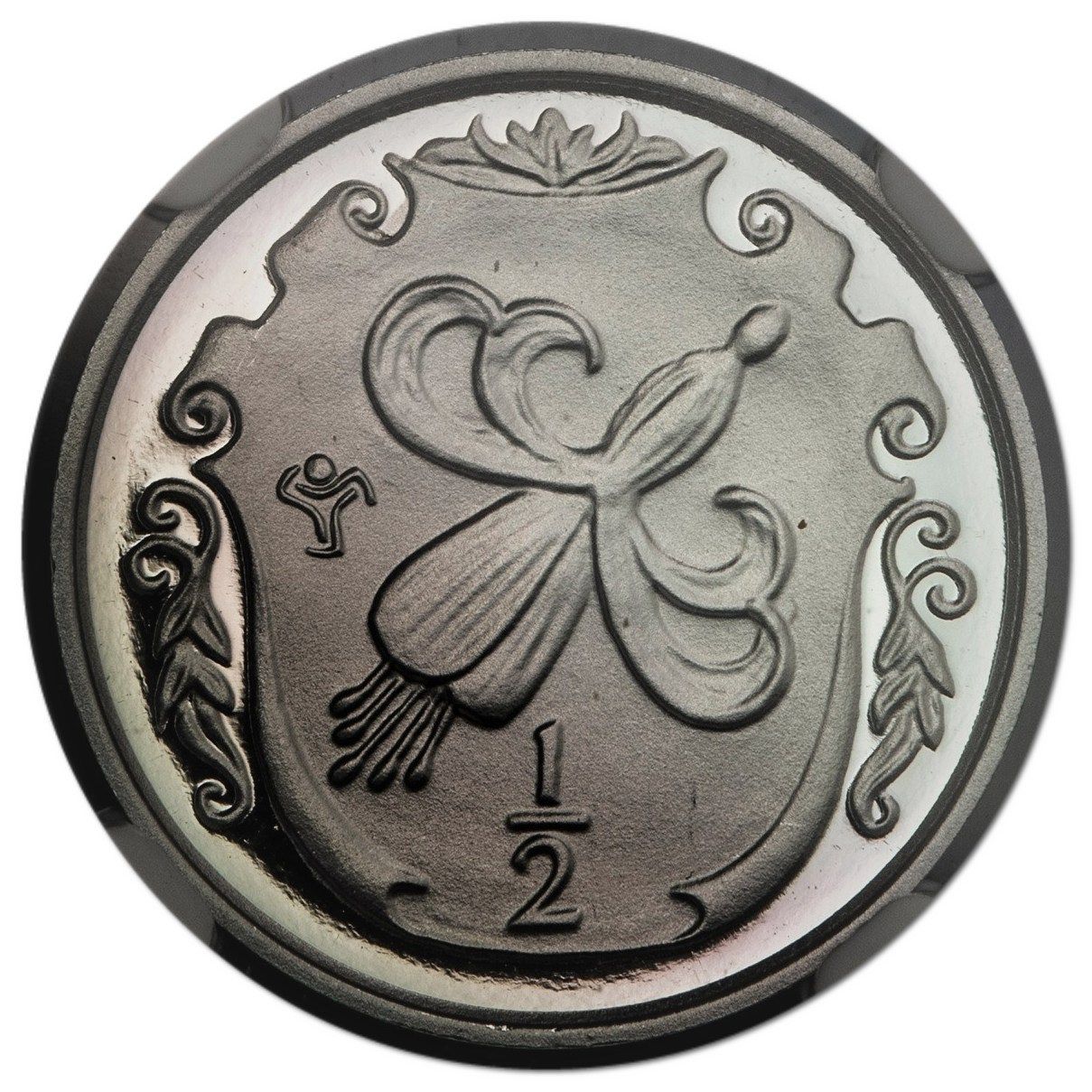 Isle of Man ½ Penny - Elizabeth II Fuchsia flower on shield; Year of Sport; platinum