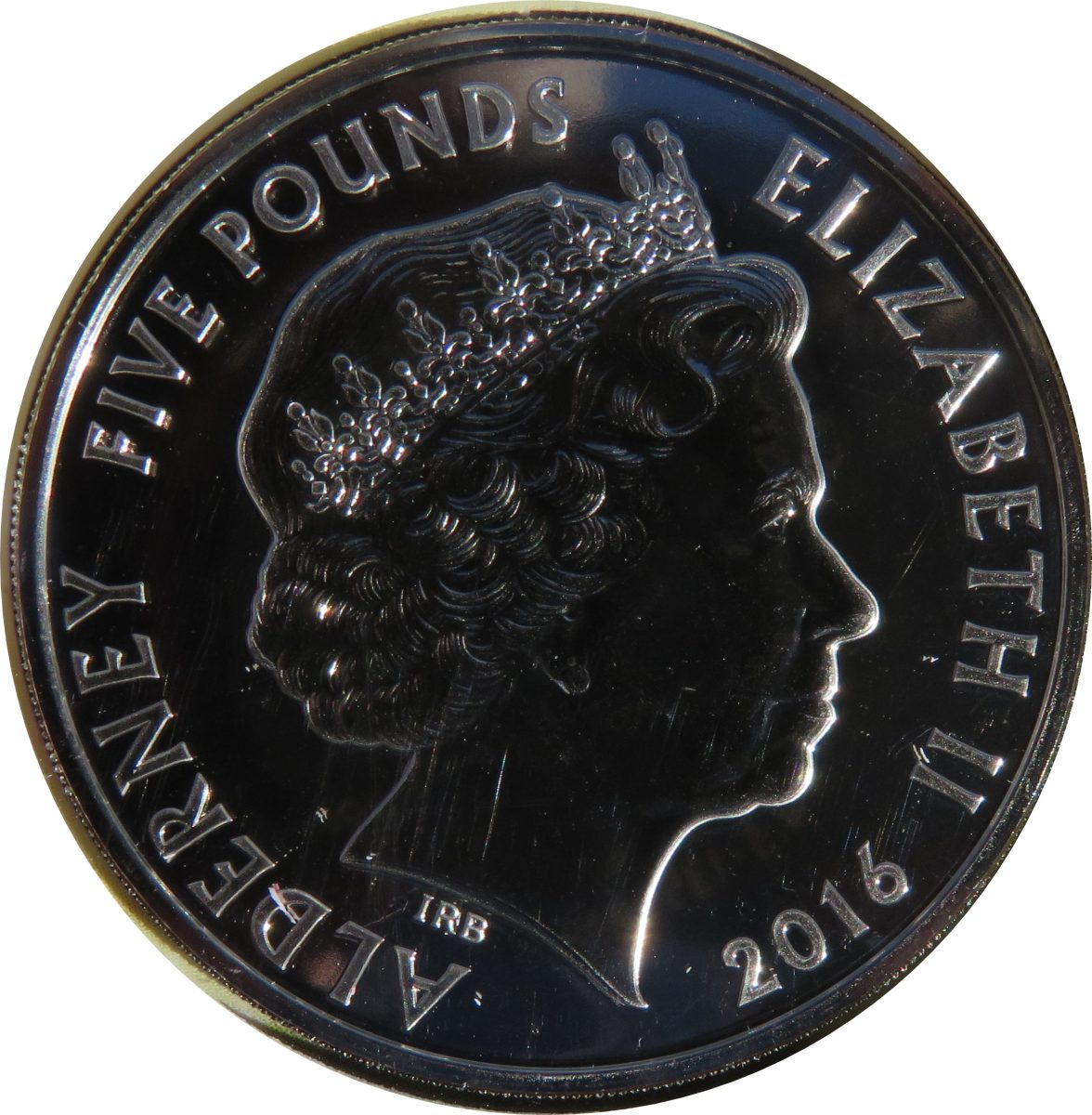 Alderney 5 Pounds - Elizabeth II 2016 Remembrance Day obverse