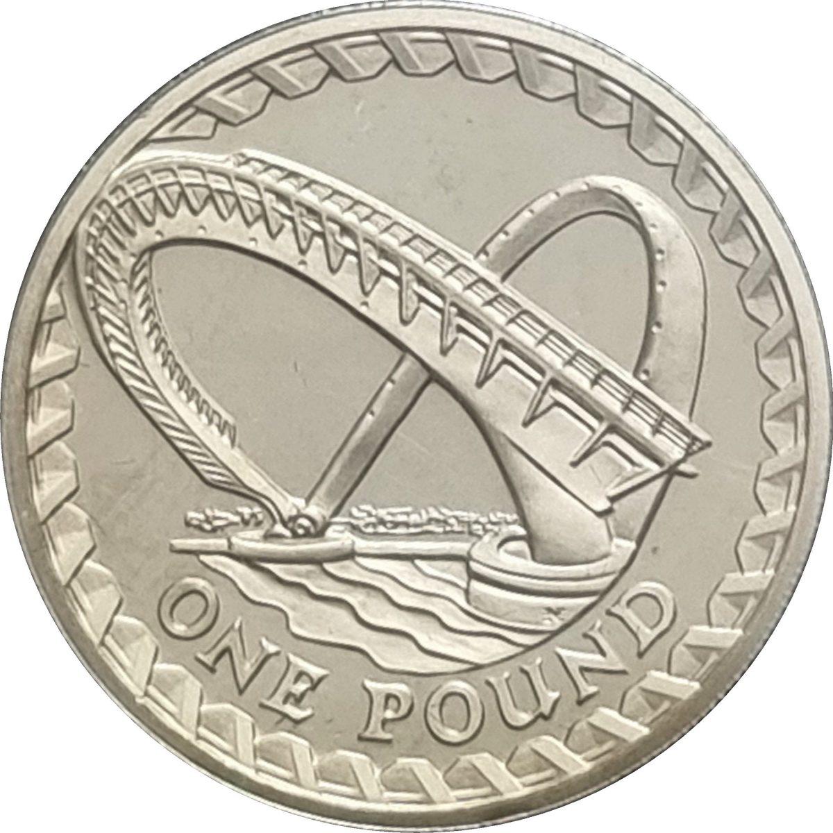 1 Pound - Elizabeth II 4th portrait; Gateshead Millennium Bridge