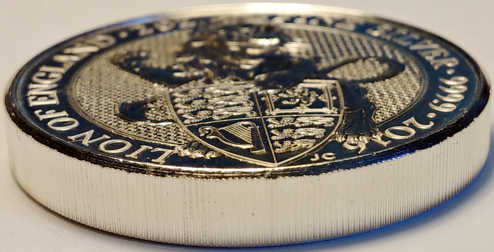 5 Pounds - Elizabeth II Lion of England; 2 oz Fine Silver obverse