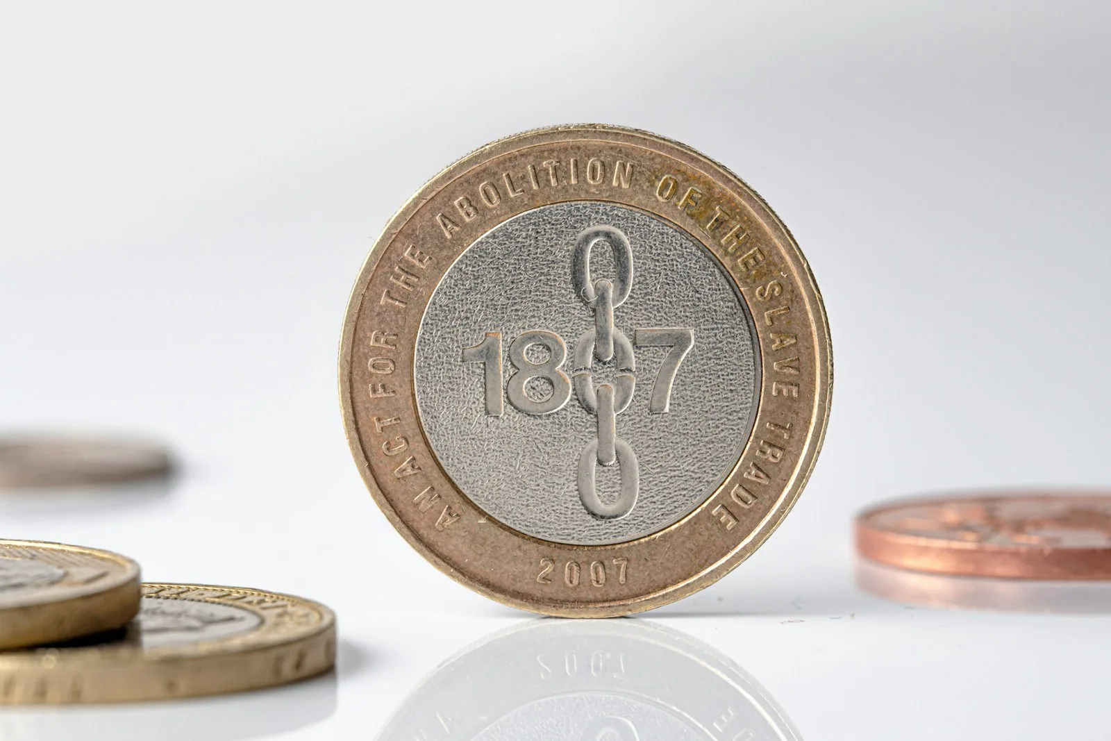 Reverse of the two pound coin marking the 1807 abolition of the slave trade